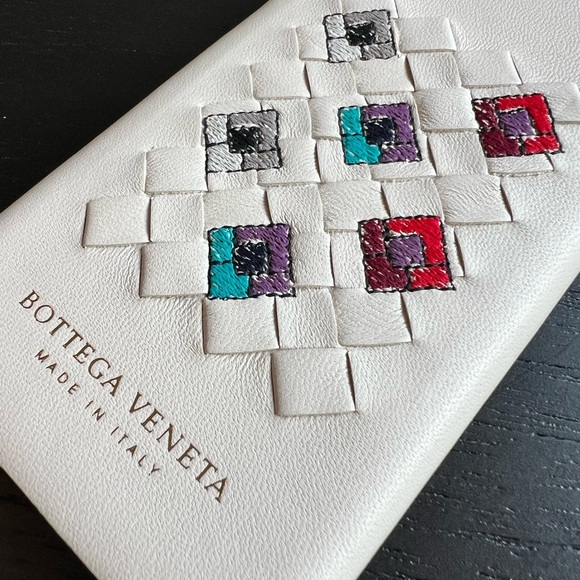 NWT BOTTEGA VENETAWhite Leather iPhone X Cell Phone Case w/ Pouch & Gift Box
